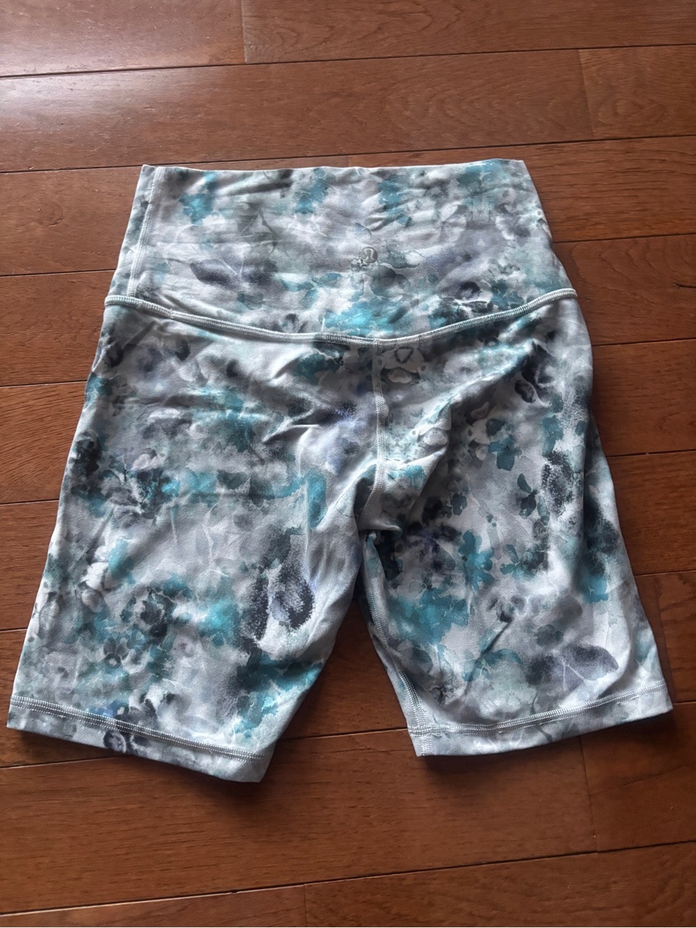 Lululemon Teal and Gray Floral Align Shorts
